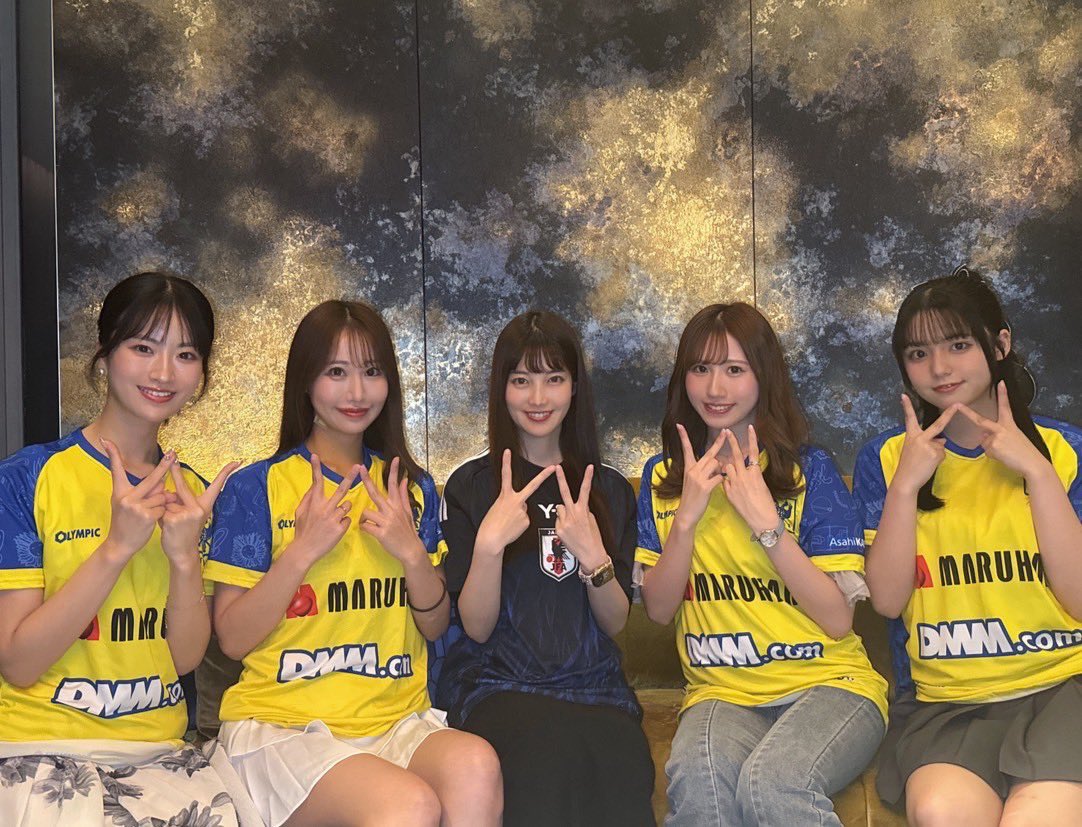 MatsushimaKanon's tweet image. おはのん(･¨ ●)
昨日は #3代目シントトロイデンガールズ のみんなとFIFA ワールドカップ26アジア最終予選(3次予選)応援したよ⚽️
#STVV の 藤田譲瑠チマ選手がフルで試合出場✨結果は0-1で敗戦😖
次戦は6/10(火)19:35～🇯🇵vs🇮🇩
みんなで応援しよう❤️‍🔥