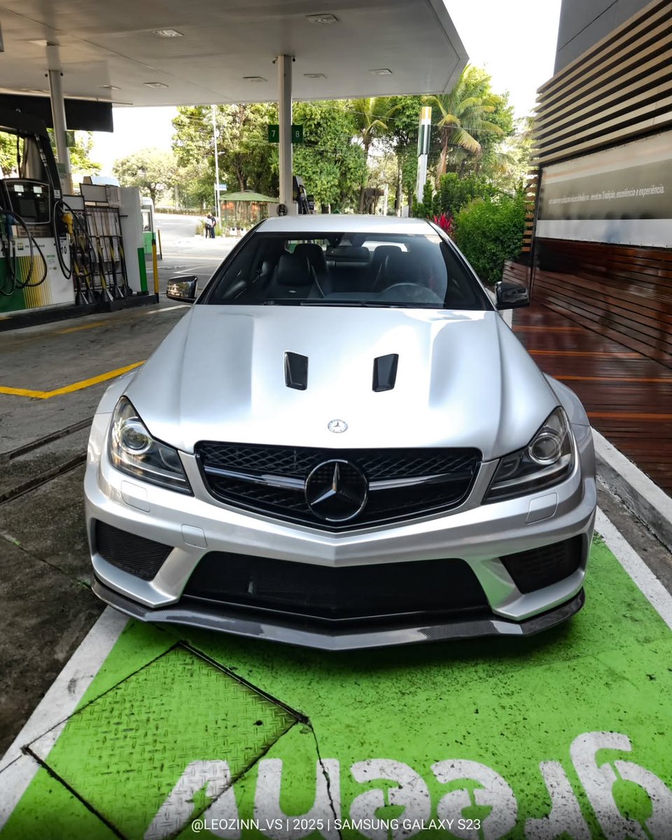 nocarcontext's tweet photo. Mercedes-Benz C63 🩶🩶 https://t.co/8kYOb8O0ca