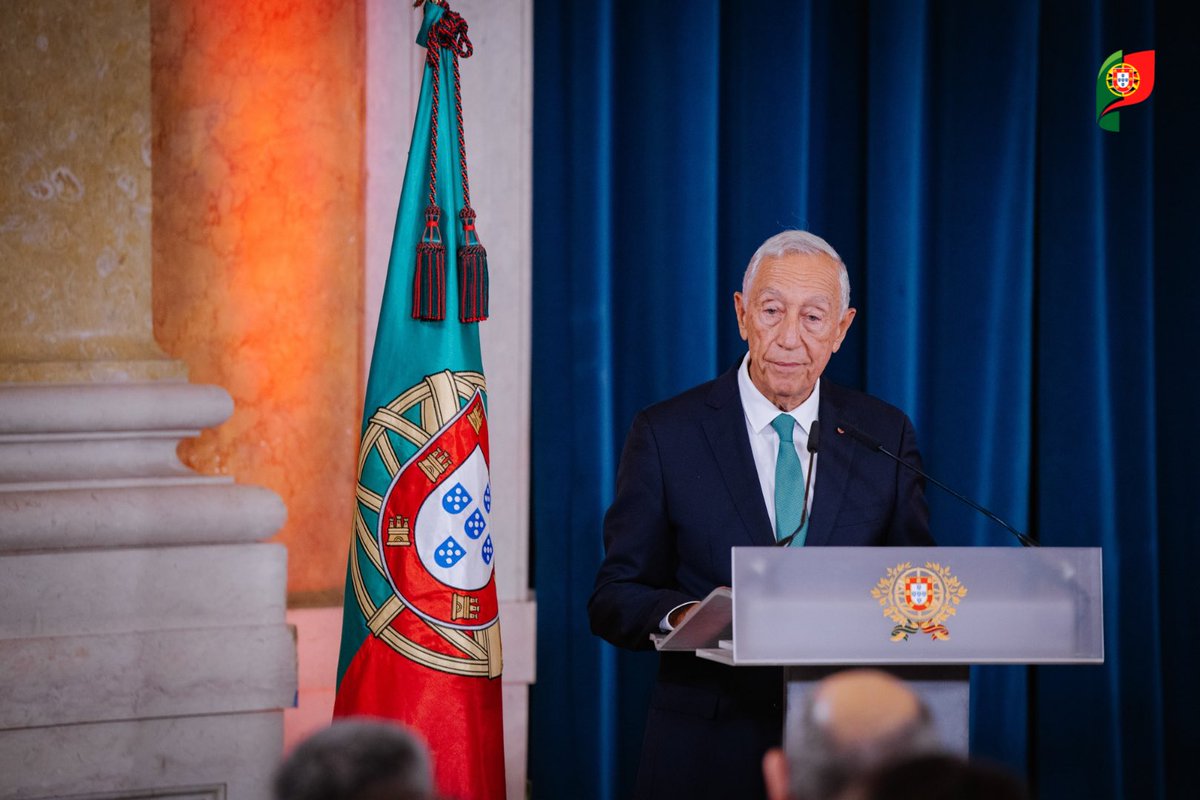 Tomei hoje posse como Ministro da Defesa Nacional do XXV Governo, no Palácio da Ajuda. 

Em tempos tão desafiantes  à escala global, continuarei a desempenhar este cargo com orgulho e profundo sentido de Missão, ao serviço da Pátria e dos portugueses. 🇵🇹