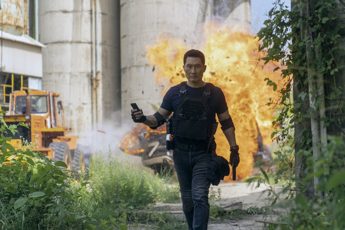 boomstudios's tweet image. Comics collabs with TV to create onscreen magic once more with 𝗕𝗨𝗧𝗧𝗘𝗥𝗙𝗟𝗬! Get a glimpse at @PrimeVideo’s upcoming spy-thriller series with this first look!
 
Starring @danieldaekim and based on @thearashamel&apos;s graphic novel series—debuting Wed, August 13th!…