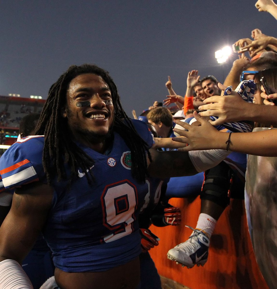PhoenixEvans__'s tweet image. Wow!! I’m so grateful to earn an offer from The University of Florida and now have an opportunity to follow in my Uncle’s footsteps. #GoGators🐊@coach_bnapier @vsunseri3 @CoachDWilson7 @KalebJ72 @SWiltfong_ @adamgorney @ChadSimmons_ @BrandonHuffman @BrianDohn247 @I_Am_OD3