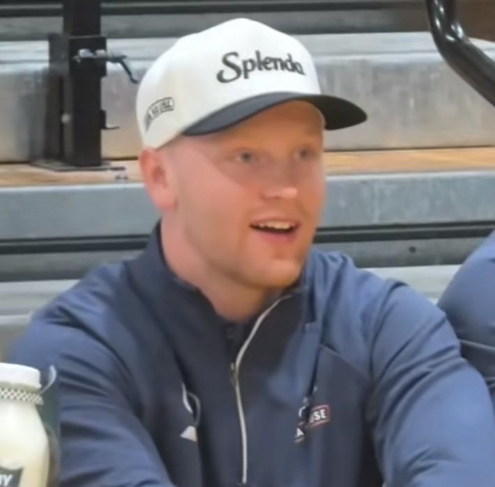 I’m sorry guys I love dming but I’m so busy I promise I’ll respond soon! Getting ready for Eid!!