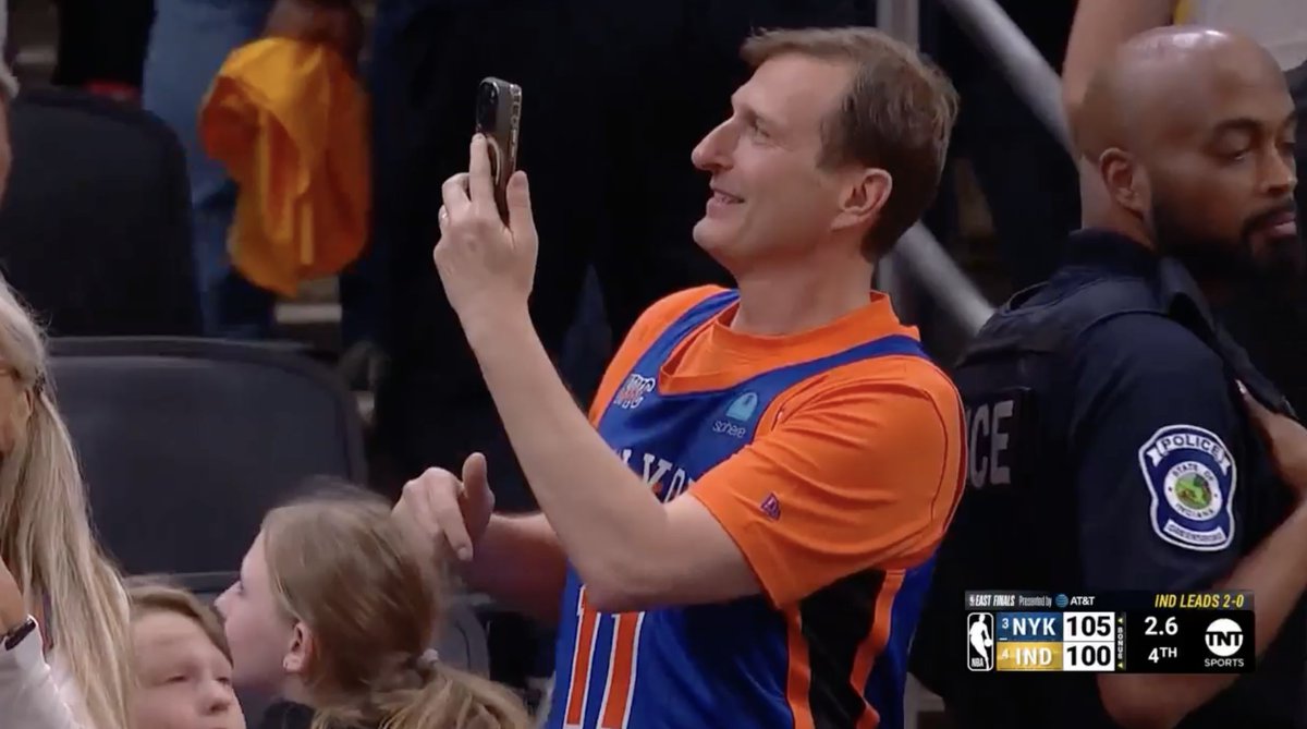 Kevin Frey (@kevinfreytv) on Twitter photo First on NY1:
Warning of potential “price gouging,” <a href="/RepDanGoldman/">Rep. Dan Goldman</a> (seen here at MSG during the <a href="/nyknicks/">NEW YORK KNICKS</a> playoff run) is leading a group of Dems, calling on the Federal Trade Commission to survey concession prices at major airports and sports venues. First on NY1:
Warning of potential “price gouging,” <a href="/RepDanGoldman/">Rep. Dan Goldman</a> (seen here at MSG during the <a href="/nyknicks/">NEW YORK KNICKS</a> playoff run) is leading a group of Dems, calling on the Federal Trade Commission to survey concession prices at major airports and sports venues.