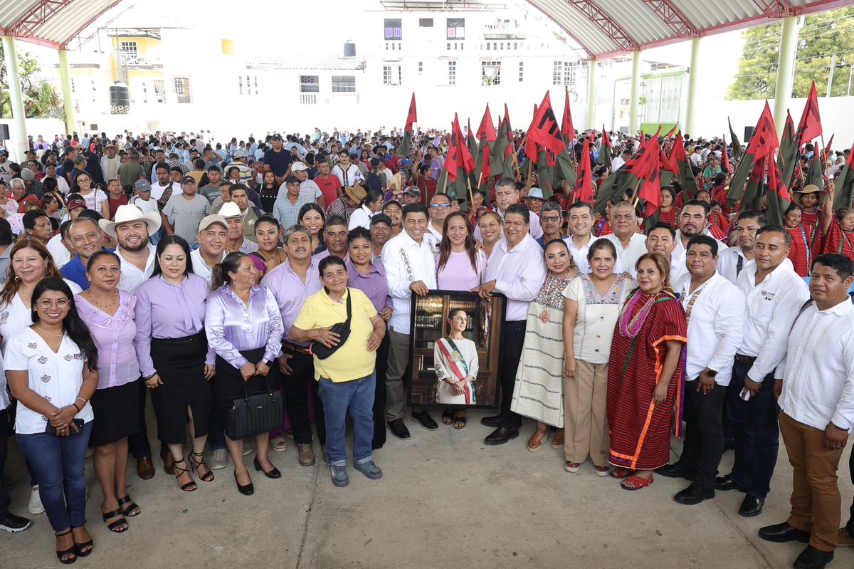 PUTLA SE TRANSFORMA Y FLORECE CON BIENESTAR JUNTO A LA PRIMAVERA OAXAQUEÑA

Visitamos una vez más Putla Villa de Guerrero con un nuevo modelo de atención cercana, para informar la inversión que vamos a hacer con la estrategia Trabajo que Transforma tu Municipio. En la