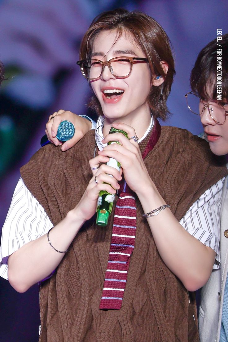 I won't shut up about this pc bcs I really love leehan's outfit here that's why I love this pc