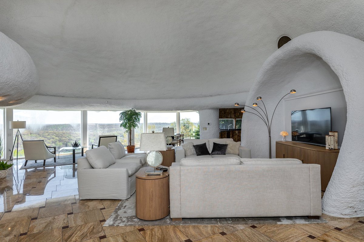 zillowgonewild's tweet photo. This CT home is known as “Starcastle” aka the Mushroom House and I believe it speaks for itself, and guess what? 

You Can Just Do Home Things. 

Currently listed for only $1,500,000