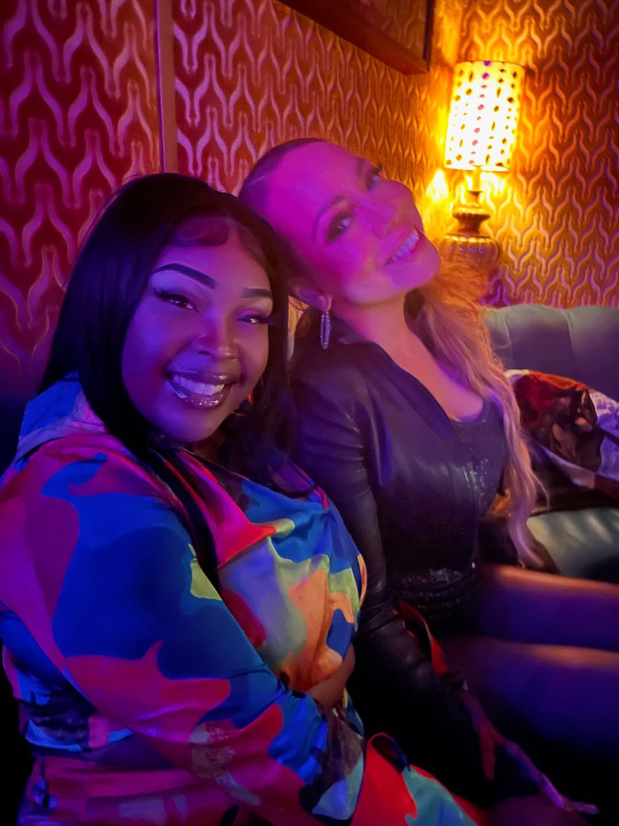 MariahNow's tweet photo. Mariah Carey marcou presença no BET Weekend e curtiu a noite com Anderson .Paak e outros artistas! 👑✨
Novos cliques foram postados por Keyanna Biggers (@milliondollahshyt)! 👀🔥
#MariahCarey #BETWeekend #Lambily https://t.co/cEPQp72IOu