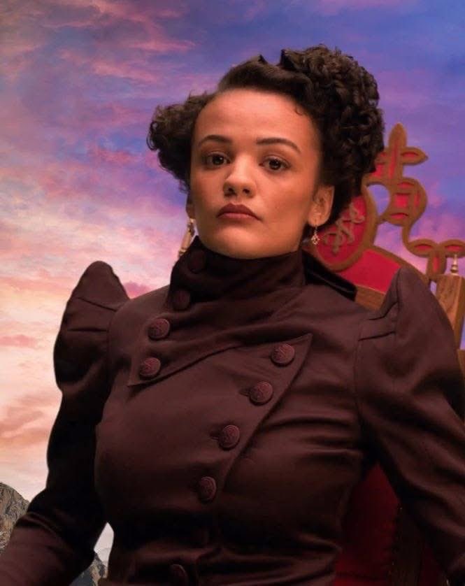 She has the same hairstyle as her mother. Cue the house!🏠 

#Wicked #WickedForGood