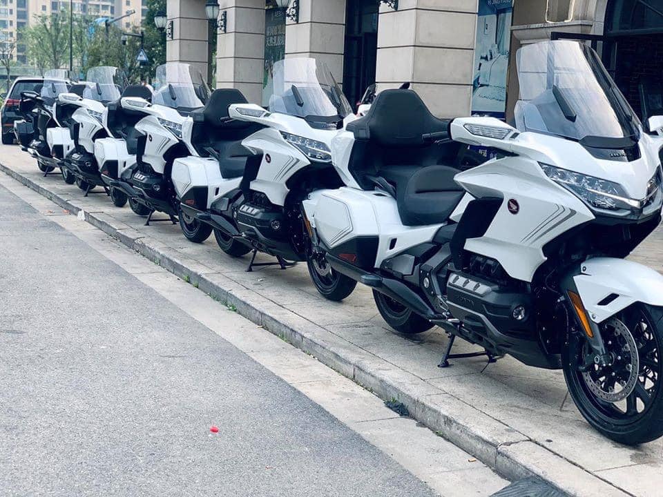 wingstuff's tweet photo. How's that for a lineup? #wingwednesday #goldwing #goldwingriders #GoldwingTour #wingstuff #GoldWingLife https://t.co/ItltH6NgmU