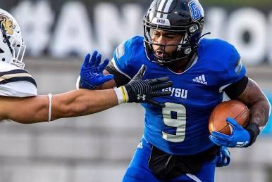 BLESSED TO RECEIVE MY FIRST OFFER FROM GRAND VALLEY STATE UNIVERSITY🙏🏾 <a href="/CoachPostmaGV/">Nick Postma</a> <a href="/CoachWooster/">Scott Wooster</a> <a href="/bradbezGVSU/">Brad Bez</a>