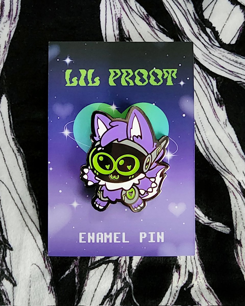 squareapplearts's tweet photo. New pin!!!!! I love how himbs came out 💚 This lil guy glows in the dark too!

Now available on my website and Etsy! https://t.co/5xCy5g85vs