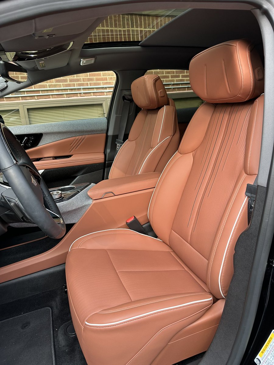 jessicaray0's tweet image. Driving the Cadillac OPTIQ tonight, Caddy’s entry-level EV ute.
How does it set itself apart from the Equinox EV? Well a pretty impressive interior for one. Our tester goes somewhere around $60k.
You also get 300 horsepower and up to 300 miles of range.