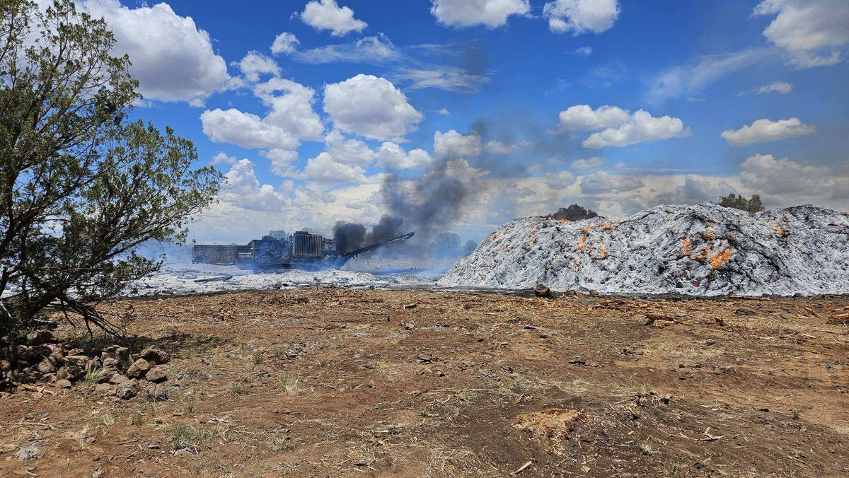 Central Arizona Fire & Medical (@centralazfire) on Twitter photo This morning, crews from CAFMA, Ashfork VFD, and Kaibab Estates W. VFD stopped a fire off Hwy 89 that likely started in a grinder and spread to brush and mulch. Quick action kept it from reaching wildland. Scene turned over to <a href="/PrescottNF/">Prescott NF</a>. No injuries.📸: Ashfork VFD This morning, crews from CAFMA, Ashfork VFD, and Kaibab Estates W. VFD stopped a fire off Hwy 89 that likely started in a grinder and spread to brush and mulch. Quick action kept it from reaching wildland. Scene turned over to <a href="/PrescottNF/">Prescott NF</a>. No injuries.📸: Ashfork VFD
