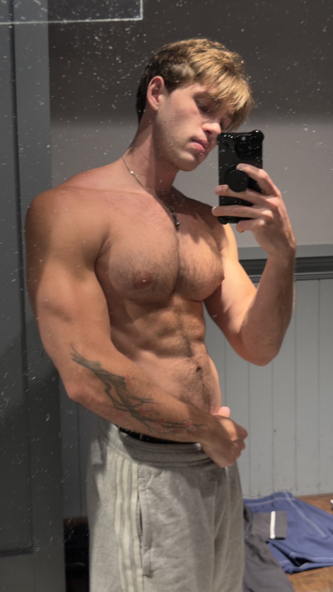 Sneaky link in the changing room?
