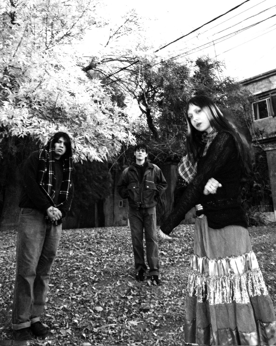 El próximo jueves 12/6 sale ''Ultravioleta'', el segundo y último adelanto de nuestro nuevo álbum.
Queremos agradecerles a todxs por el recibimiento de ''Todo lo que pasó'', esperamos que nuestro nuevo material guste.
Link de presave en bio

Fotos por <a href="/brokenbmachine/">post internet</a>