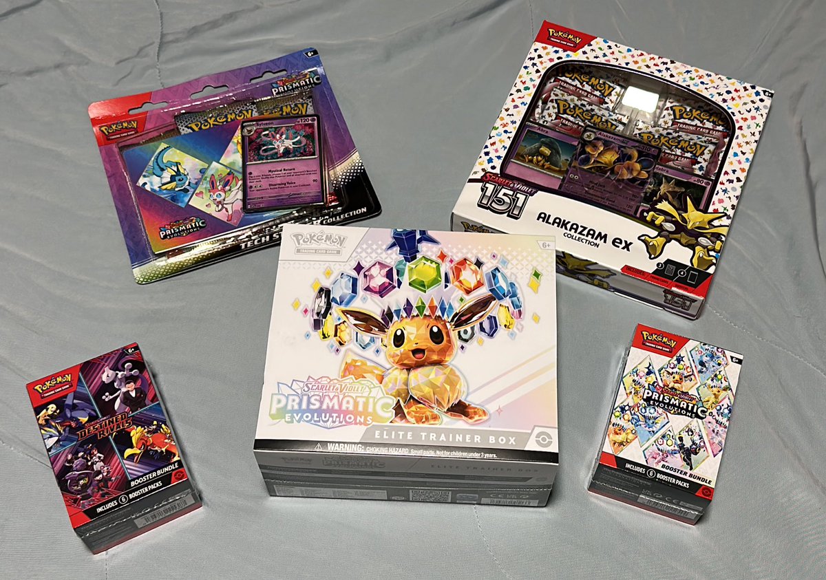 BrianD_CS2's tweet image. Got all of this for $150 USD. 

Should I open it or keep it sealed?

(Thinking of reselling the ETB)