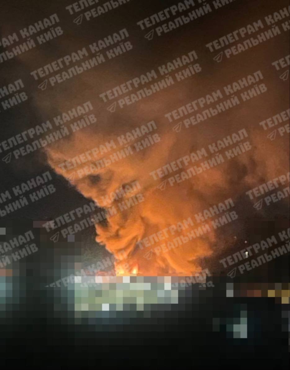 sentdefender's tweet photo. Several fires seen burning in the Ukrainian capital of Kyiv, amid an ongoing drone attack against the city by Russia. https://t.co/Z4D6Lh2UA6