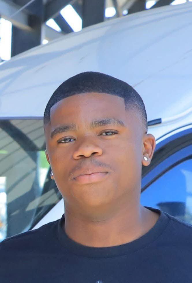 AthlendaM's tweet image. This is Grade 11 learner Kamogelo Baukudi from Bloemfontein. He was kidnapped along Vereeniging drive by FAKE COPS. He was driving home from school with his guardian when they were stopped by FAKE COPS in a white Toyota Hilux GD6 Double Cab. A manhunt is underway. Call 0825262713