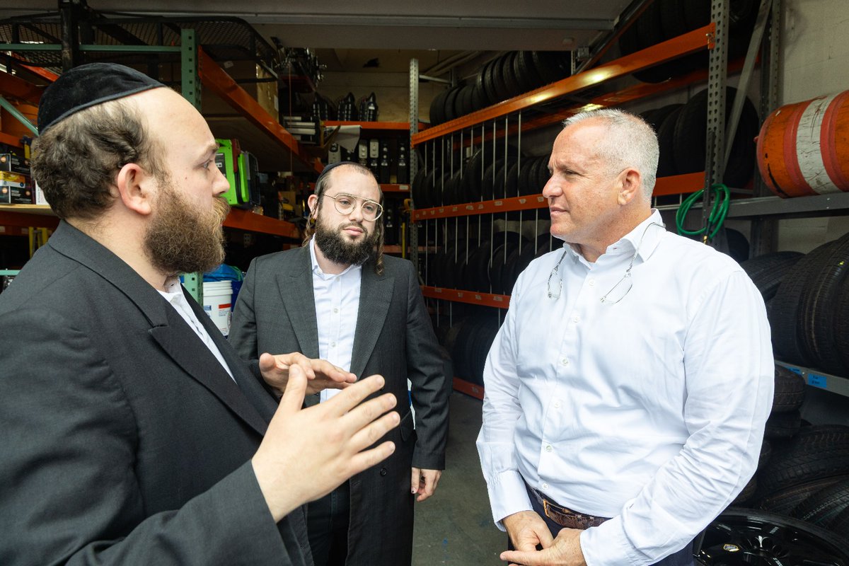 Brooklyn Chaveirim (@bklynchaveirim) on Twitter photo Today we had the honor of hosting <a href="/FDNYFC/">FDNY Commissioner Robert S. Tucker</a> Commissioner Robert Tucker and senior leadership of the <a href="/FDNY/">FDNY</a> at our Boro Park headquarters we shared the vital work Chaverim does and our close partnership with the FDNY to strengthen safety and emergency response across our community. Today we had the honor of hosting <a href="/FDNYFC/">FDNY Commissioner Robert S. Tucker</a> Commissioner Robert Tucker and senior leadership of the <a href="/FDNY/">FDNY</a> at our Boro Park headquarters we shared the vital work Chaverim does and our close partnership with the FDNY to strengthen safety and emergency response across our community.
