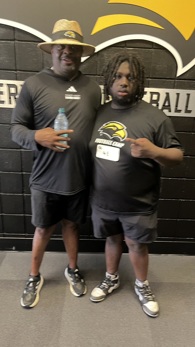 Darryl Duncan Jr (@dduncanjr51) on Twitter photo I'm blessed to receive an offer from Southern Mississippi thank you <a href="/CoachHuff/">Charles C. Huff</a> for this an thank you <a href="/smsbacademy/">SoundMind SoundBody®</a> <a href="/CoachBlackwell_/">Curtis Blackwell II</a> <a href="/CoachBMCken/">Ken</a> <a href="/DetKingFootball/">Detroit King Football</a> <a href="/KC_CoachTP/">Coach Terel Patrick</a> this opportunity!!! I'm blessed to receive an offer from Southern Mississippi thank you <a href="/CoachHuff/">Charles C. Huff</a> for this an thank you <a href="/smsbacademy/">SoundMind SoundBody®</a> <a href="/CoachBlackwell_/">Curtis Blackwell II</a> <a href="/CoachBMCken/">Ken</a> <a href="/DetKingFootball/">Detroit King Football</a> <a href="/KC_CoachTP/">Coach Terel Patrick</a> this opportunity!!!