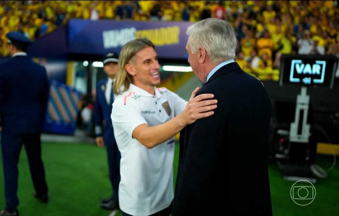 SanMarinoTeam's tweet photo. En mi vida imaginé ver a Carlo Ancelotti saludar al ex entrenador de Defensa y Justicia. https://t.co/2uFMCjZuId