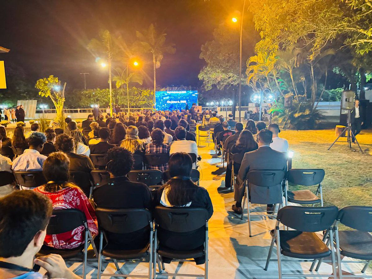 افتخار داشتیم با حضور دکتر محمد باقر قالیباف <a href="/mb_ghalibaf/">محمدباقر قالیباف</a> و هیئت همراه که به منظور مشارکت در نشست روسای پارلمان‌های بریکس در #برازیلیا حضور داشتند، مراسم گرامیداشت سی و ششمین سالگرد ارتحال حضرت امام #خمینی(ره) را برگزار کنیم.
این مراسم با حضور سفرای کشورهای اسلامی، همسایه و دوست