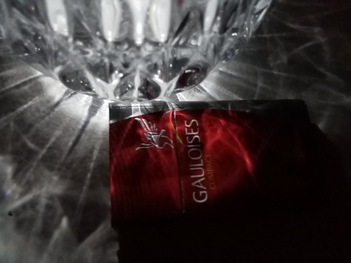 Liberte toujours... Gauloise... Bir efsane ve Talisker 10... Bu gece hüznün, kederin ve bizi bu ıssız dünyada bırakıp giden canların anılarına ait ve sen sevgili İlker Ülgen, kardeşim, yokluğun her an büyüyor... Seni andık Ahe ile, bilmem duydun mu?