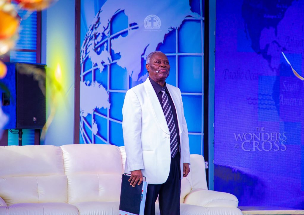 Celebrating A Model At 84

🗣 🎶🎶 Na our papa be this o we no get another one na our papa be this o eh papa kumuyi na our papa be this o eh

Happy Birthday Daddy

#Kumuyiat84 
#DLconversations