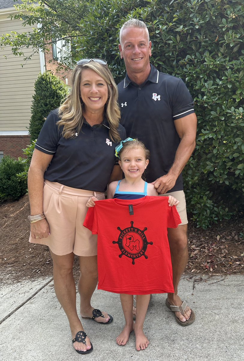PickettsMillES's tweet photo. 3 days, 155 total miles driven, 102 homes visited and a TON of huge smiles as we greeted all of of our newest Cobb County Schools 🏴‍☠️ kindergartners this week during our “Welcome to Kindergarten” home visits!  #AnchoredinRelationships 🏴‍☠️⚓️☠️🦜🌴 https://t.co/Yp3oNQMCkD