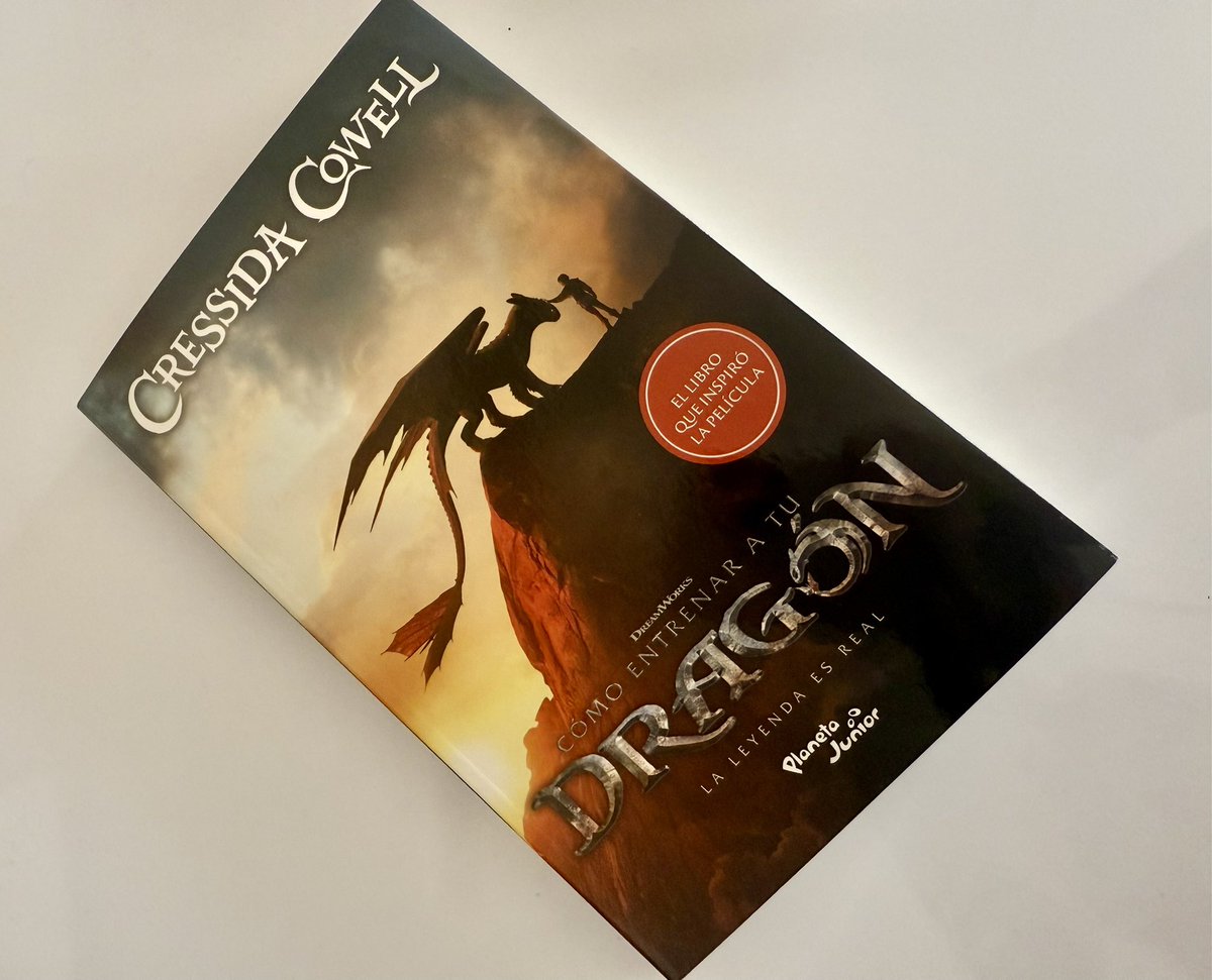 TimeOutMexico's tweet photo. Gana uno de 4 los ejemplares de Como entrenar a tu dragón de Cressida Cowell en la #triviaTimeOut solo cuéntanos el momento más iconico (para ti) de Hipo en el libro. Los más creativos ganan y serán buscados por DM. https://t.co/6bdpxewuM6