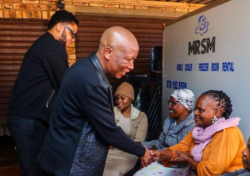 mmodiba10's tweet image. We can call Julius Malema many names, but when it comes to giving black people a chance, he’ll always support you regardless of political affiliation. 

Many of the Piano Artist, community activists and upcoming journalists/musicians/ or entrepreneurs, when they first started…