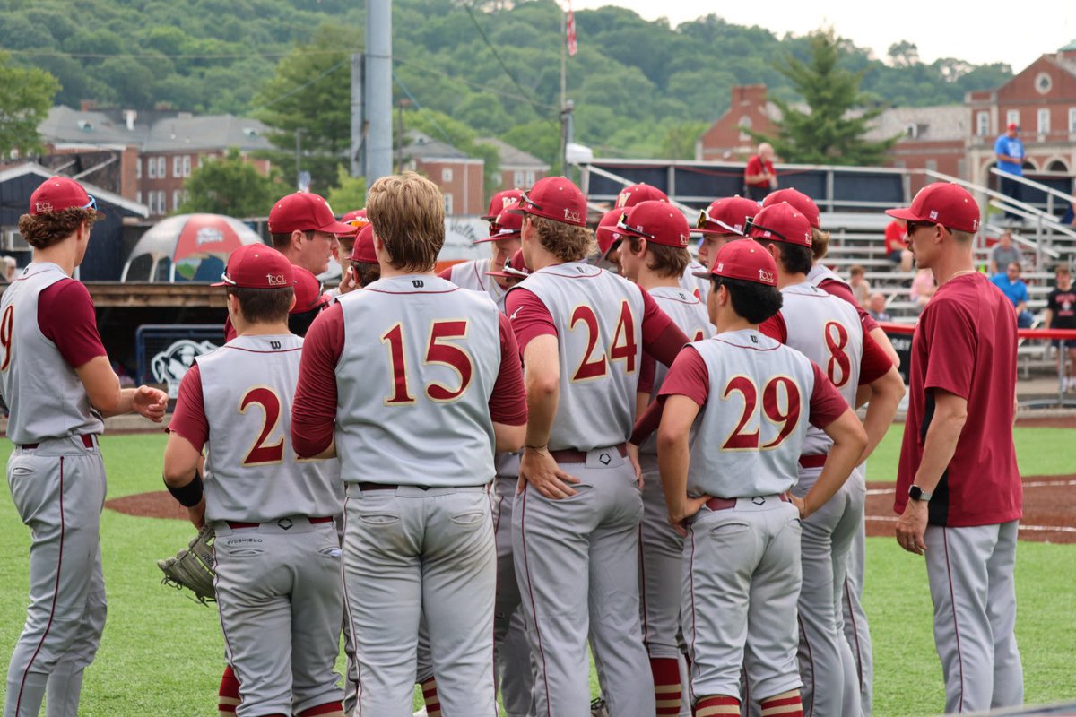 BWHS_Athletics's tweet photo. Score update
Baseball fell to Licking Valley, 2-0, in the Regional Semifinal. Congratulations on a great season and thank you seniors! 🦅
#WE
#Watterson
#Eagles https://t.co/ZDrvHfe5Dd