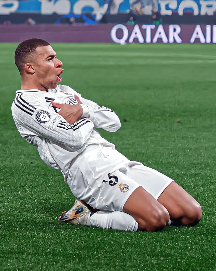 🚨🎙Journaliste madrilène : "Nous gagnerons la Coupe du monde des clubs aux États-Unis, Kylian ?"

Kylian Mbappé : "On y va." 🔥