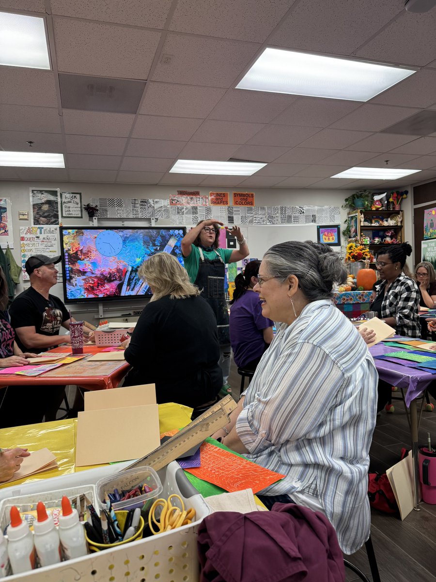 KrystleWright's tweet image. Thank you Ms. Lynch for educating the educators! #ShineALight #WMSRTB #HumbleISDArtists #BeEliteWMS #ChooseBetter @HumbleISD_WMS @HumbleISD @VisualArtHumble @HumbleISD_Arts