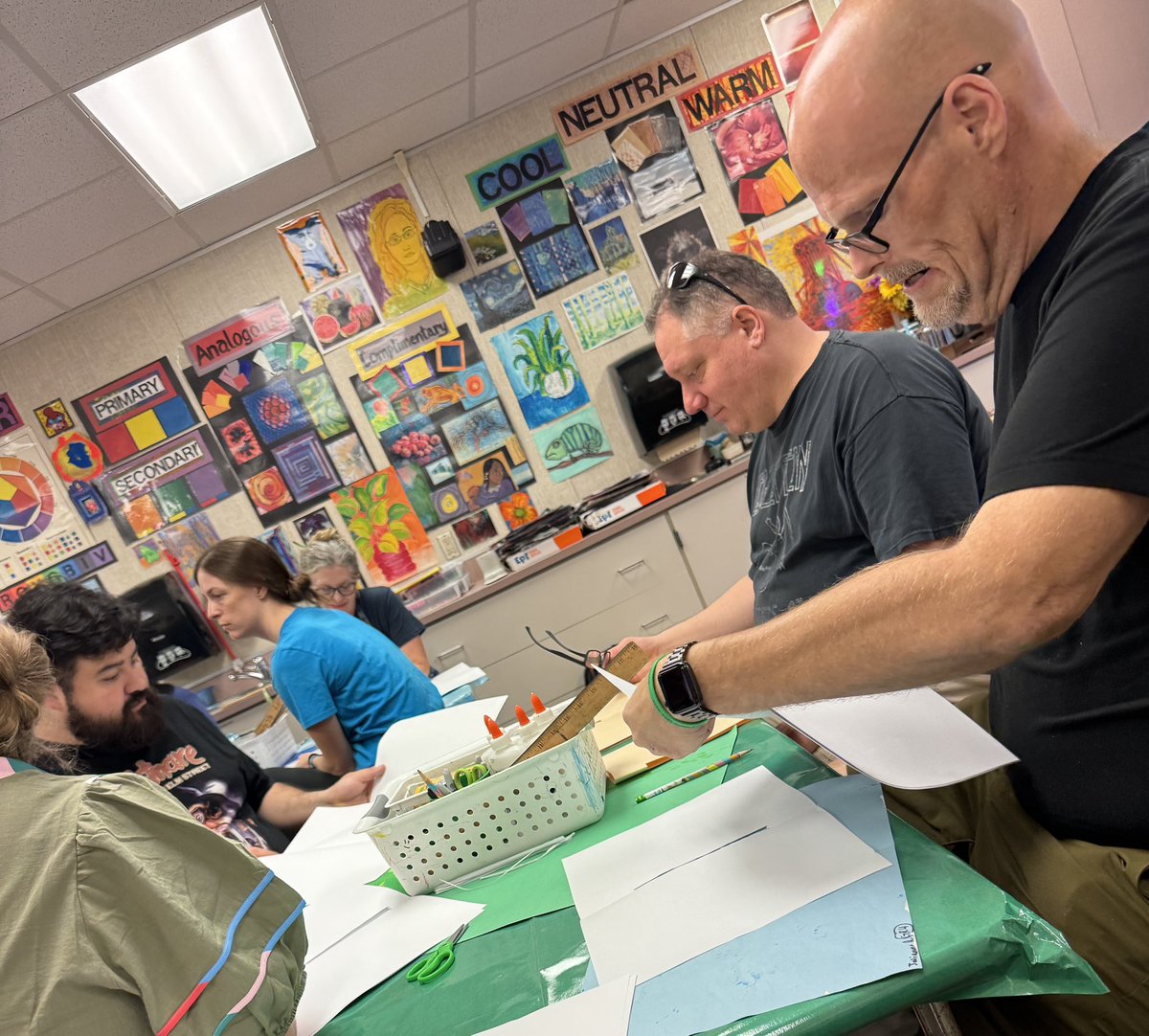 KrystleWright's tweet image. Thank you Ms. Lynch for educating the educators! #ShineALight #WMSRTB #HumbleISDArtists #BeEliteWMS #ChooseBetter @HumbleISD_WMS @HumbleISD @VisualArtHumble @HumbleISD_Arts