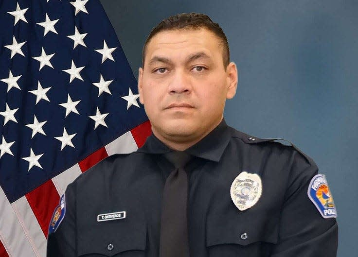 #PayIt4Ward Hotline with #Ten82 running now through 7 p.m. on <a href="/KOB4/">KOB 4</a>. Your donations will go to the family of fallen <a href="/BloomfieldPDNM/">Bloomfield PD-NM</a> Officer Timothy Ontiveros, killed in the line of duty. 

505-222-3232 (ABQ area)
866-766-2404 (statewide)