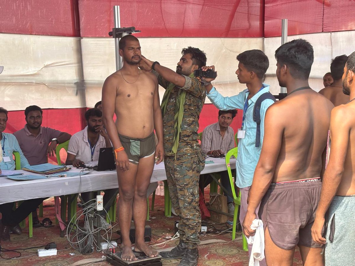 Saran_dm's tweet photo. #homeguarad #recruitment #physicalefficiencytest #saran #chapra @IPRDBihar
गृह रक्षकों के नामांकन हेतु जेपी यूनिवर्सिटी, छपरा ग्राउंड में जारी शारीरिक दक्षता परीक्षा https://t.co/ErQKBFfjtP