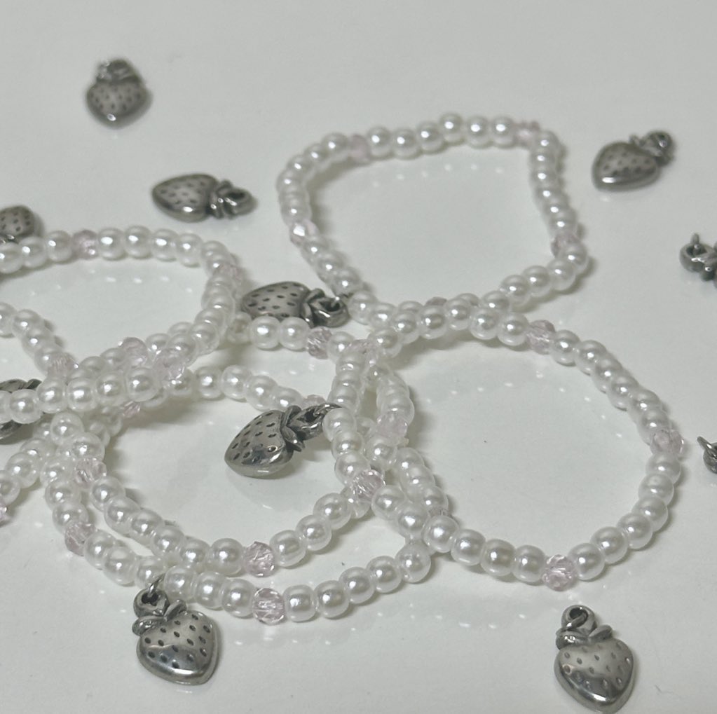 mming0506_'s tweet image. #RT

♡ 큥콘 백현이콘서트 Reverie 기념 ♡

추첨 2분께 터래기목걸이 드려요🍓🥛

- 6/8일 일요일 당일수령 or 배송 (배송비 제가 부담♡)