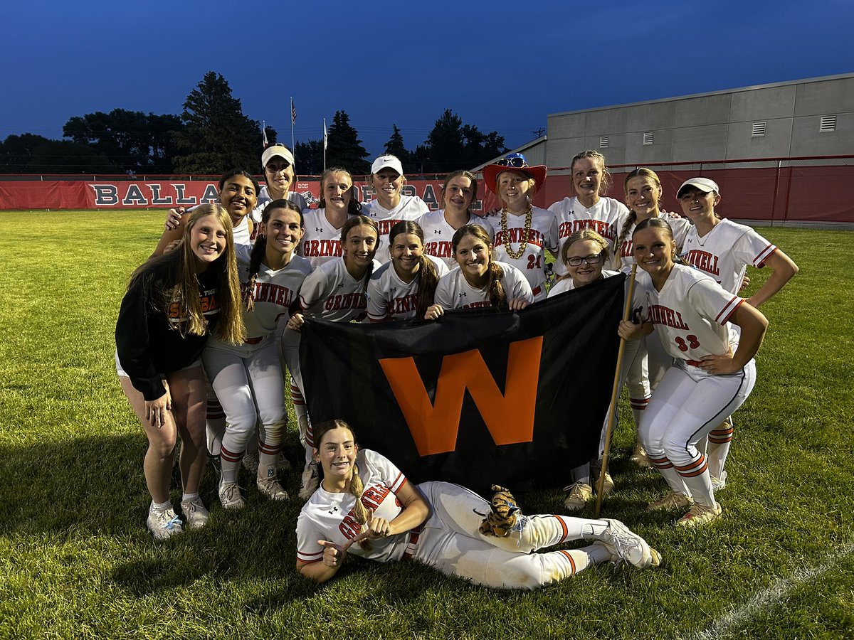Grinnell Softball tweet media