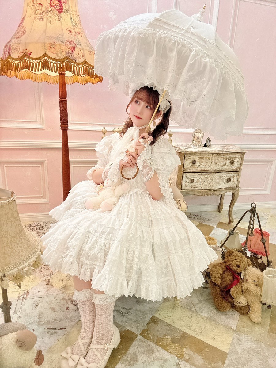 🌂٭𓈒𓏸ついにお披露目します！！

愛野えり×うさこま×アプレビュート
トリプルコラボレーション日傘 ..

🧸《Arboralis Antique》🧸

アンティークの名に相応しい素材感で仕上げたデザインと、【99.99%の一級遮光】を兼ね備えた特別な一本です🌂

今夜、詳しく動画にするのでぜひご覧ください👀🤍