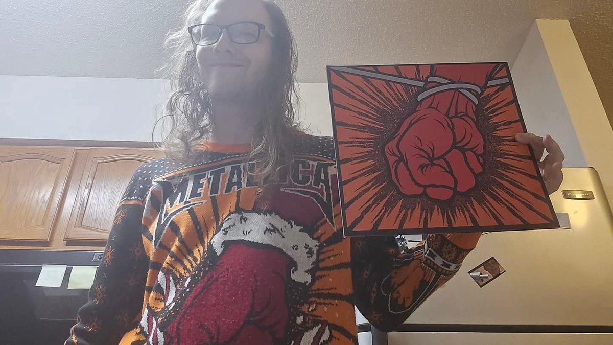 andjusticeformn's tweet image. PAST UPLOAD:
St. Anger Vinyl Unboxing.
Also, Happy 22nd Birthday to St. Anger.
Also, I unboxed it in a St. Anger Sweater
youtu.be/geLYIZOvm2k