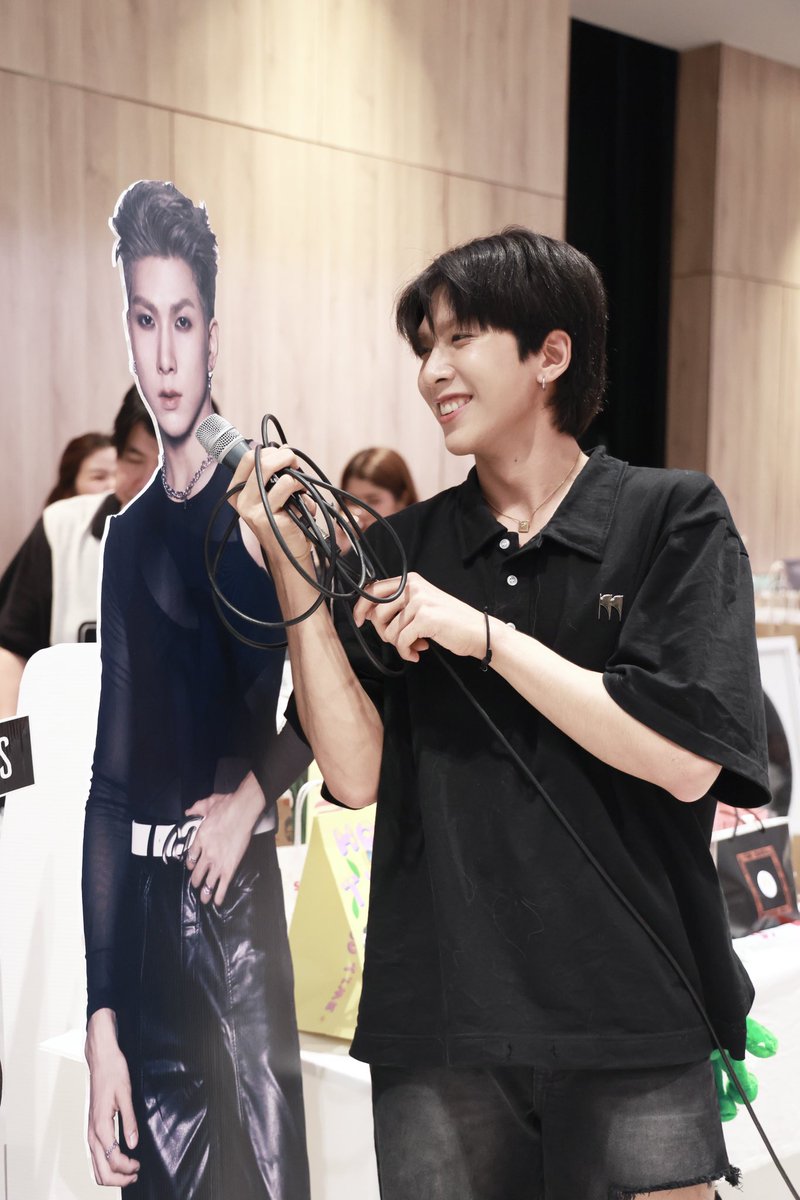 gnest_official's tweet photo. ขอบคุณทุกคนที่มาเป็นส่วนหนึ่งในวันเกิดปีท���่ 22 ของต้นปาล์มนะค้าบ🎂
ปีนี้มีแขกพิเศษมาร่วมฉลองด้วย ฝากติดตามผลงานของดาราด้วยนะครับ5555 🐱

พอได้เห็นทุกคนตั้งใจมาหากันทำให้ผมมีกำลังใจในการทำงานขึ้นเยอะมากๆ 
ผมสัญญาว่าจะทำให้ทุกคนภูมิใจในตัวพวกเรานะครับบ🫶🏼

tonpalm🐶

#happyPALMday #PALM_PERSES
#PERSES #PERSES_TH
#GNEST #GMMMusic #TPOP