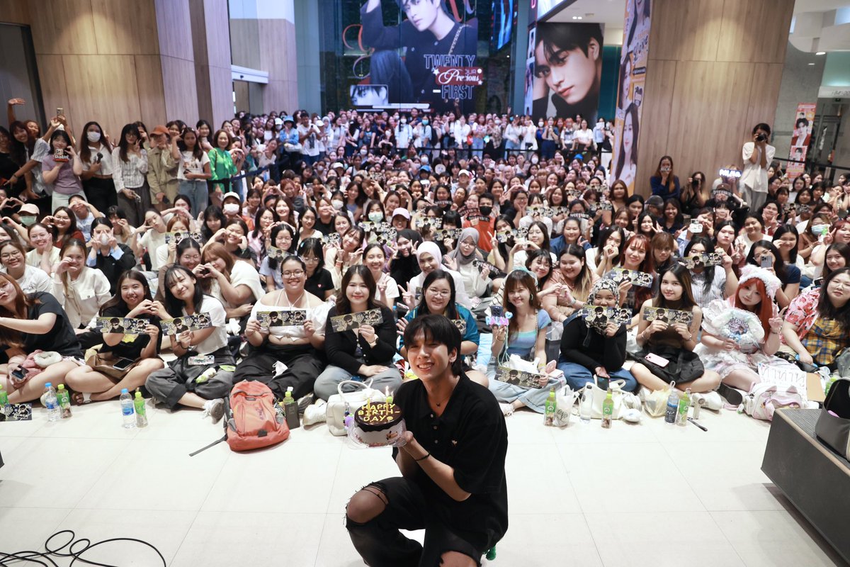 gnest_official's tweet photo. ขอบคุณทุกคนที่มาเป็นส่วนหนึ่งในวันเกิดปีที่ 22 ของต้นปาล์มนะค้าบ🎂
ปีนี้มีแขกพิเศษมาร่วมฉลองด้วย ฝากติดตามผลงานของดาราด้วยนะครับ5555 🐱

พอได้เห็นทุกคนตั้งใจมาหากันทำให้ผมมีกำลังใจในการทำงานขึ้นเยอะมากๆ 
ผมสัญญาว่าจะทำให้ทุกคนภูมิใจในตัวพวกเรานะครับบ🫶🏼

tonpalm🐶

#happyPALMday #PALM_PERSES
#PERSES #PERSES_TH
#GNEST #GMMMusic #TPOP