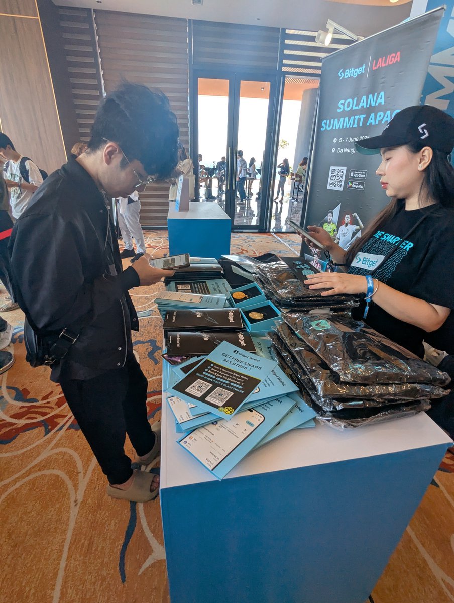 JinPham10's tweet photo. Great time in Da Nang 🇻🇳 with @BitgetWallet — now live with Scan to Pay powered by Solana Pay &amp; VietQR.

#Crypto4Everyone #EventwithBitget #SolanaSummit @BitgetWalletVN @bitgetglobal https://t.co/uTAM0eSxKA
