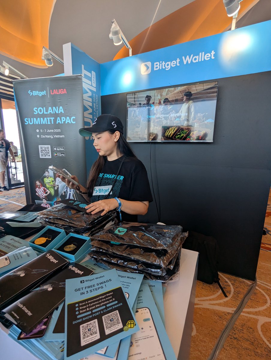 JinPham10's tweet photo. Great time in Da Nang 🇻🇳 with @BitgetWallet — now live with Scan to Pay powered by Solana Pay &amp; VietQR.

#Crypto4Everyone #EventwithBitget #SolanaSummit @BitgetWalletVN @bitgetglobal https://t.co/uTAM0eSxKA