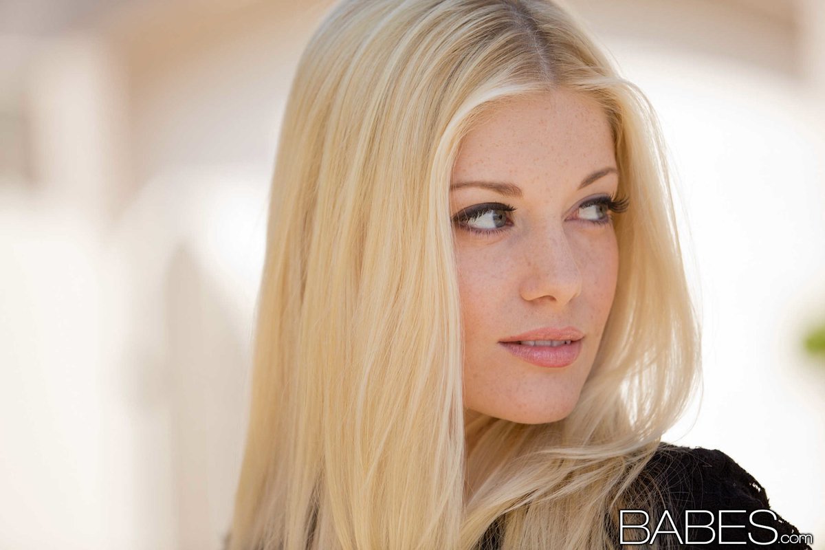 thepeachy16's tweet photo. #FreckledFriday Lovely Sensual Beautiful @char_stokely https://t.co/U08N9onUnC