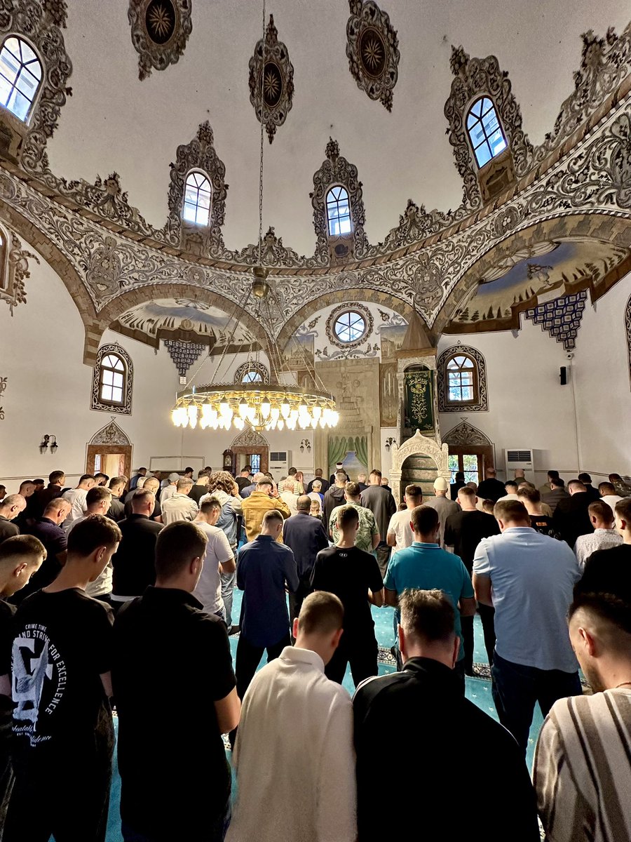 rajan_arapi's tweet photo. Të gjithë besimtarëve Islam, urime Kurban Bajrami. Paqja, shëndeti e lumturia qofshin mbi ju e familjet tuaja! https://t.co/licD9K99aI