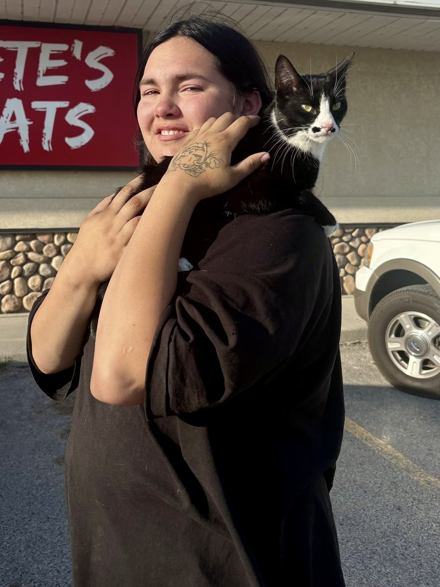 Another update! There were lots of smiles and happy tears when kitty was reunited with her people. #CatsOfX #CatsOfTwitter