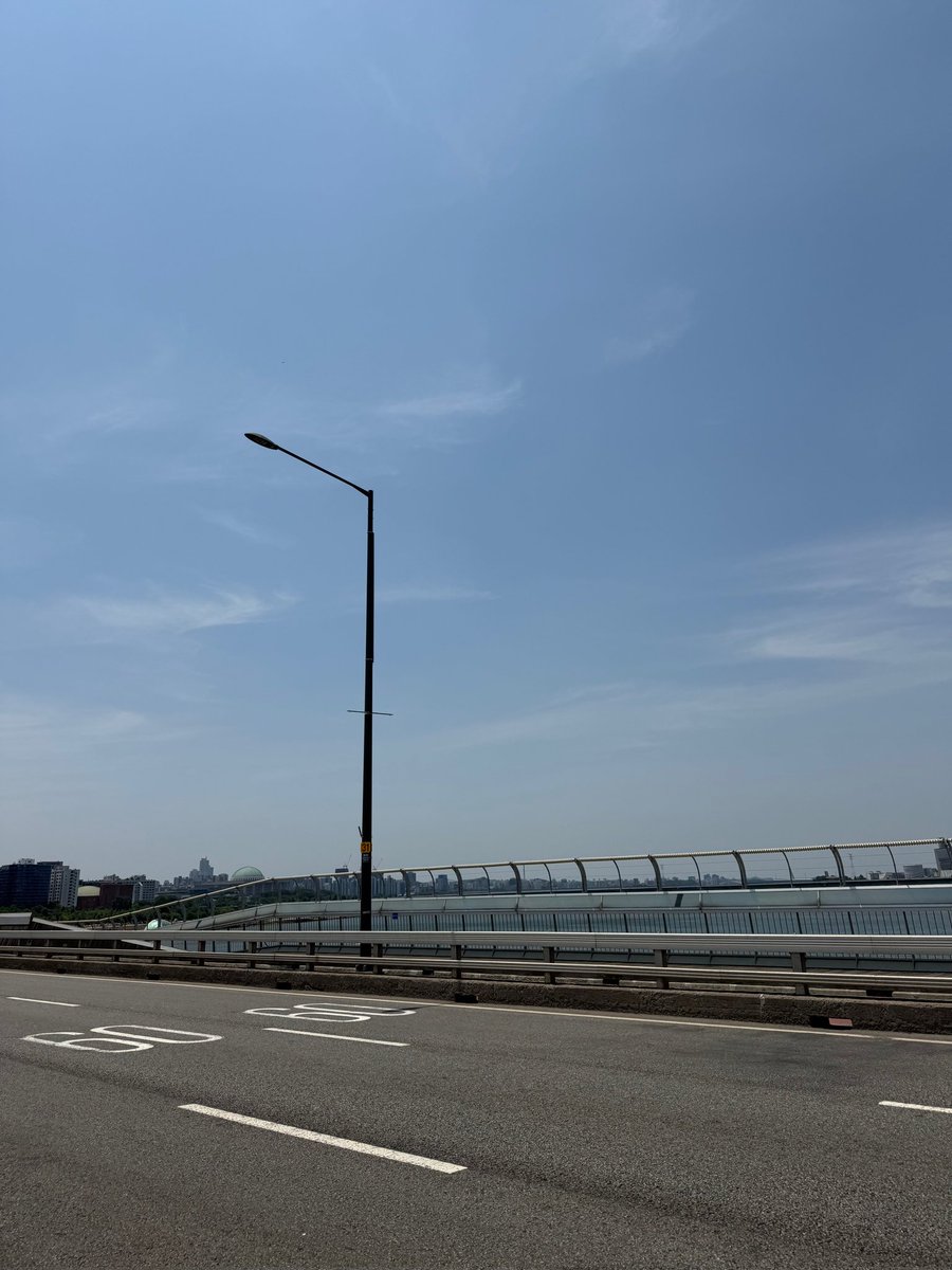 [WEVERSE] 250606 — #SUNGHO 

Hari ini cuacanya bagus banget 🤍

#BOYNEXTDOOR #보이넥스트도어