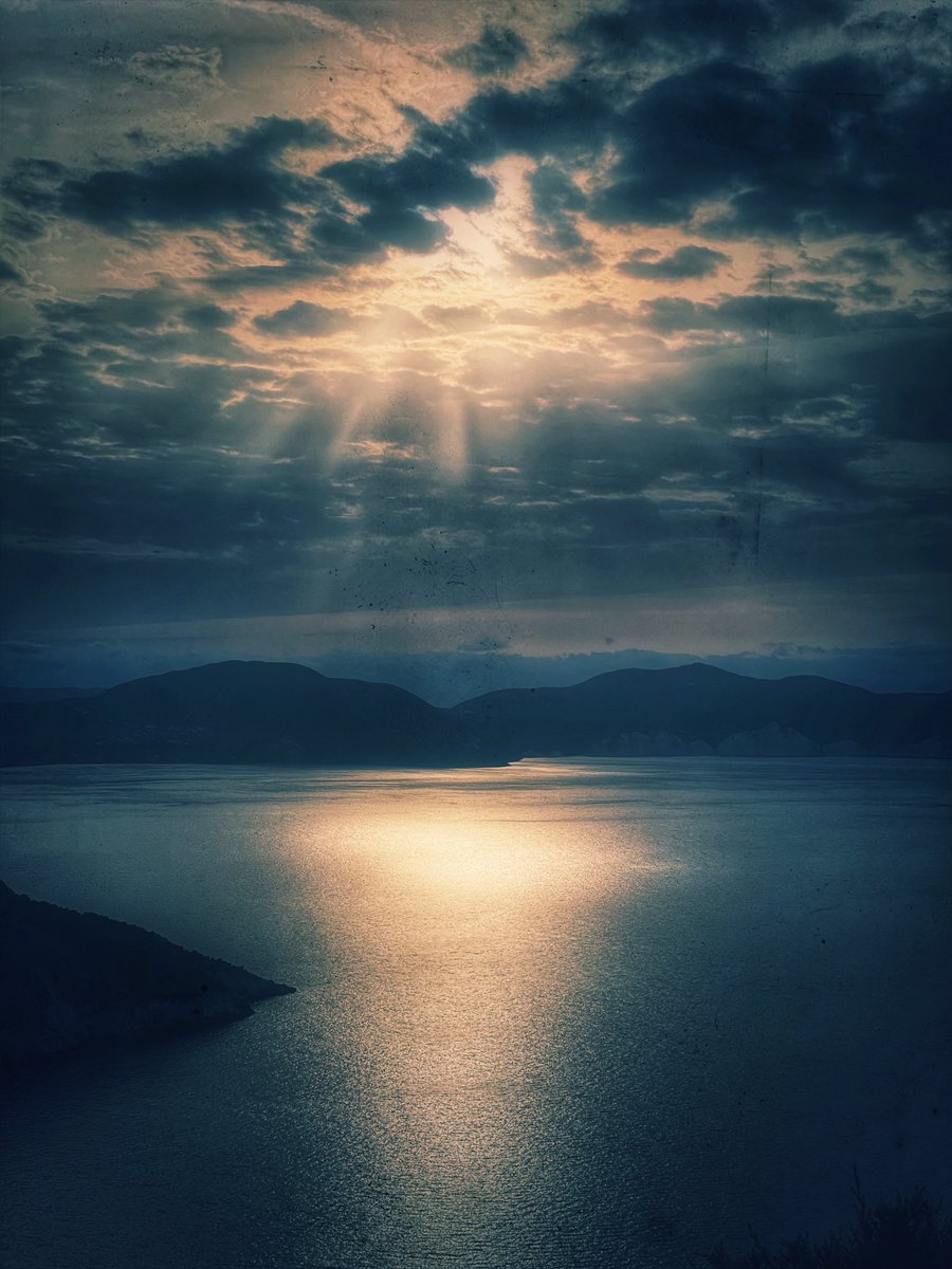 περί έρωτος και άλλων δαιμονίων 

youtu.be/vdQ_UqtvF8c?si…